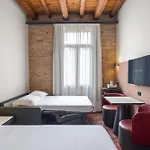 أويروستارزريزيدنسا كاناريجيو فندق