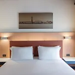 فندق أويروستارزريزيدنسا كاناريجيو 4*
